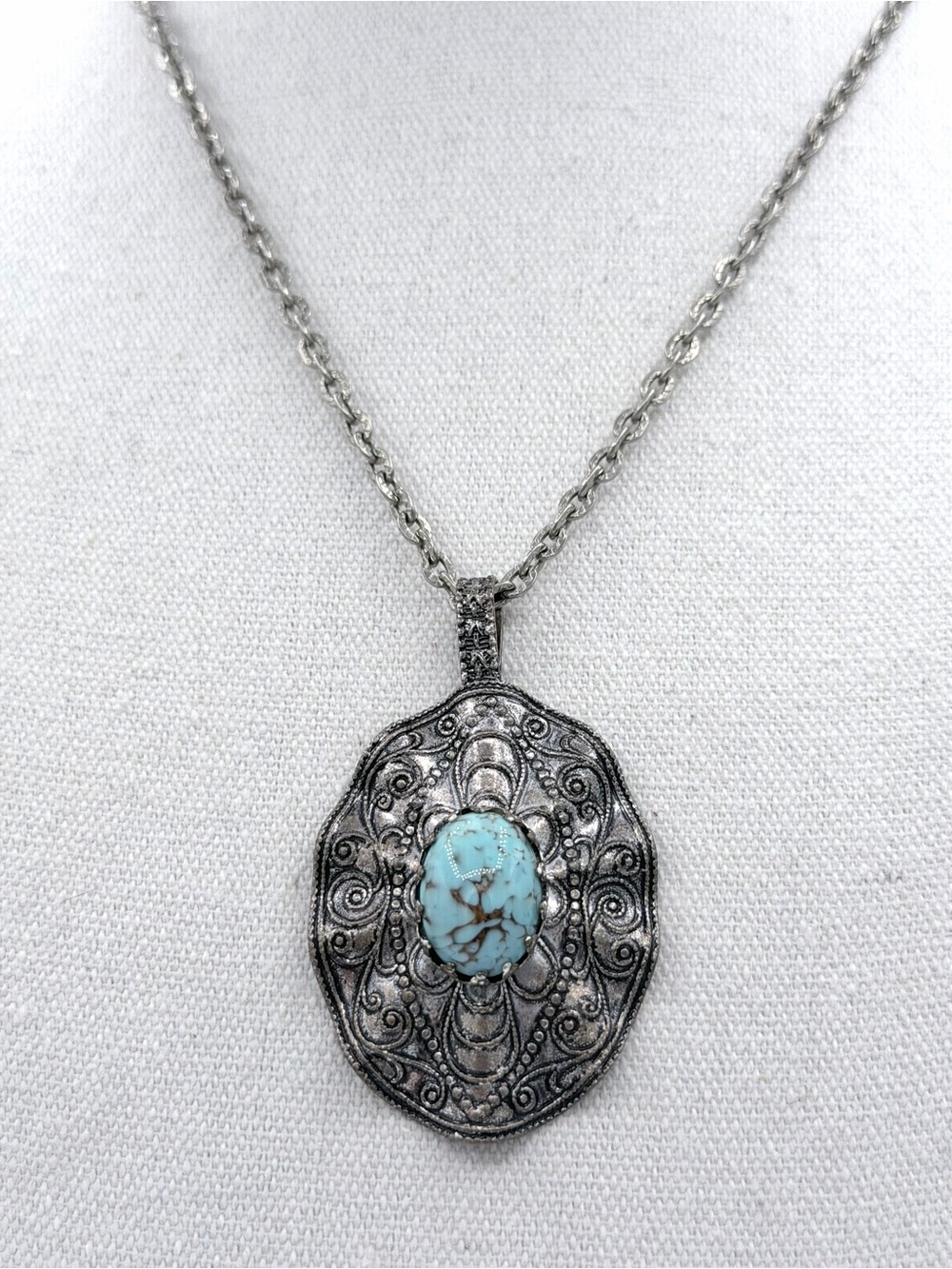Miracle Vintage 60s-70s Mid-Century Faux-Turquoise Silver Medallion Necklace